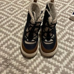 Old Navy boy toddler boots size 10